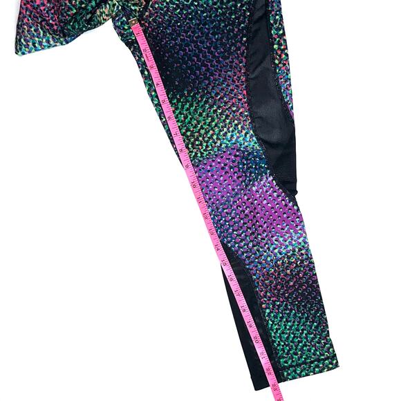 Nike Pro HyperCool Multicolor Pattern Mesh Capri Leggings Size Small - Picture 15 of 15